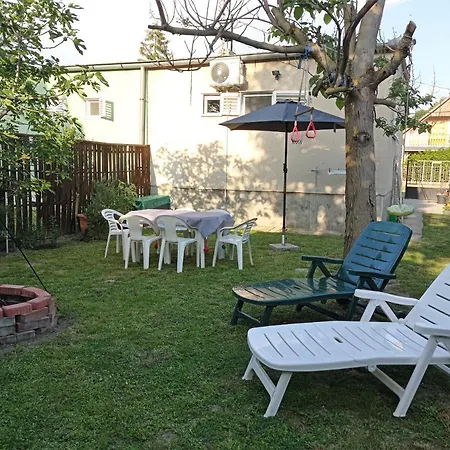 度假居 Nosztalgia