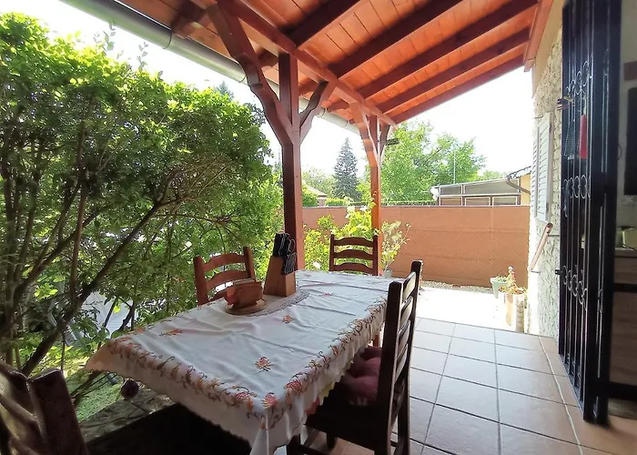 度假居 Nosztalgia